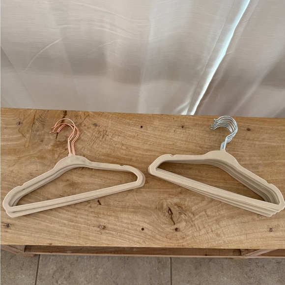 Nordstrom Rack Other - Velvet Slim Non-Slip Baby Clothes Hangers Set Rose Gold & Silver Hooks